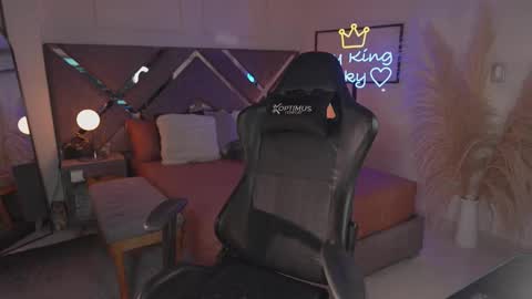  Kate Owens  online show from November 22, 11:20 am