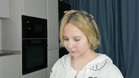 Snapshot of kateparson chatting on July 1, 6:51 pm Kate online show from July 1, 6:51 pm