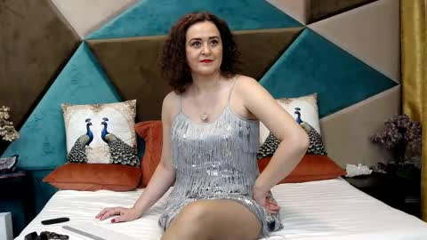 KateQueenston --  online show from May 22, 4:45 pm