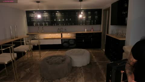 K A T E  online show from April 15, 10:33 am