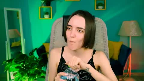 katewillows online show from April 6, 4:46 am