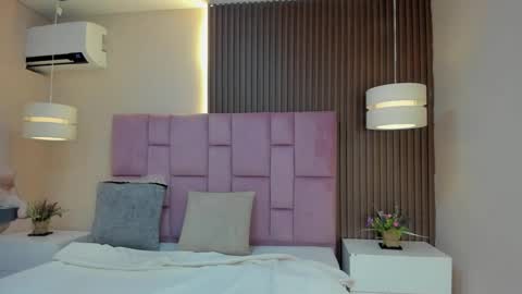 Snapshot of kathe_asian chatting on December 3, 11:30 am online show from December 3, 11:30 am