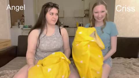 Snapshot of katherinalubic chatting on March 27, 4:51 pm Angel and Kriss online show from March 27, 4:51 pm