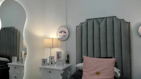 Snapshot of katherine_glow chatting on April 15, 11:28 am KATHE online show from April 15, 11:28 am