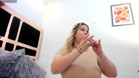 Snapshot of katherinn_gomezz chatting on June 11, 11:41 am Katherin online show from June 11, 11:41 am