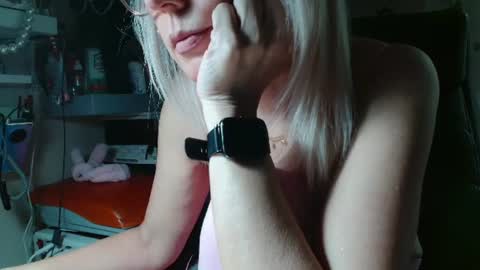 Snapshot of kathleenedwards chatting on June 16, 11:46 am Kathleen online show from June 16, 11:46 am