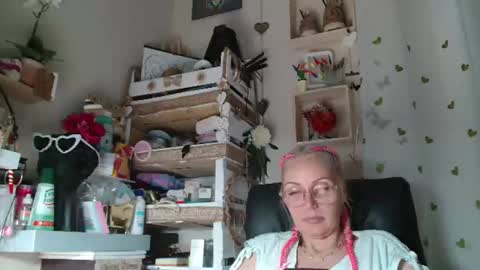 Snapshot of kathleenedwards chatting on June 25, 5:50 pm Kathleen online show from June 25, 5:50 pm