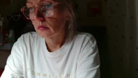 Snapshot of kathleenedwards chatting on July 13, 10:29 am Kathleen online show from July 13, 10:29 am