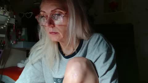Snapshot of kathleenedwards chatting on July 14, 1:08 am Kathleen online show from July 14, 1:08 am