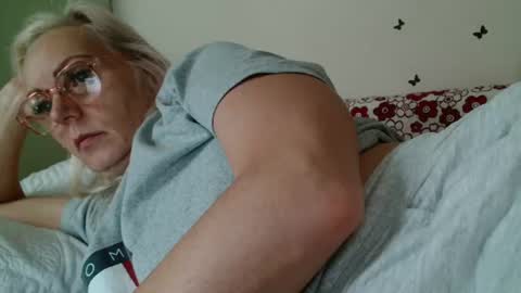 Snapshot of kathleenedwards chatting on July 14, 11:38 am Kathleen online show from July 14, 11:38 am