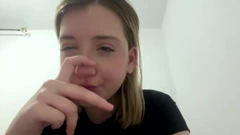 Snapshot of kathrinekiening chatting on May 30, 5:32 pm Jessie online show from May 30, 5:32 pm