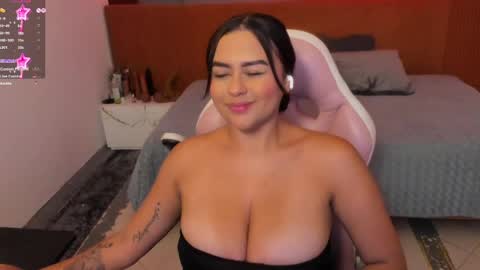 Snapshot of katia_bigboobs11 chatting on April 20, 6:31 pm Katia online show from April 20, 6:31 pm