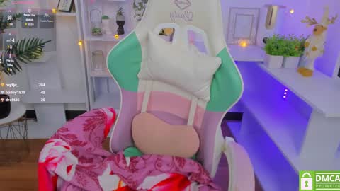 Snapshot of katia_kim chatting on January 4, 9:32 am Katia online show from January 4, 9:32 am