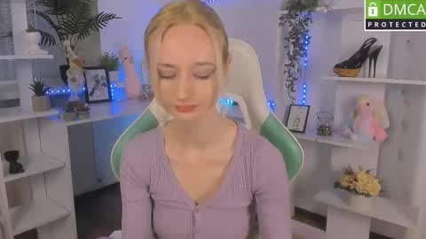 Snapshot of katia_kim chatting on October 12, 5:39 am Katia online show from October 12, 5:39 am
