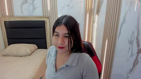 Snapshot of katiamoss chatting on June 25, 11:48 am KATIA online show from June 25, 11:48 am