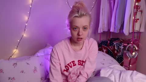 Snapshot of katie_deville chatting on January 18, 6:55 pm Katie Deville online show from January 18, 6:55 pm