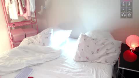 Snapshot of katie_deville chatting on February 8, 7:39 pm Katie Deville online show from February 8, 7:39 pm