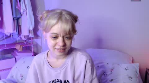 Snapshot of katie_deville chatting on February 13, 9:55 pm Katie Deville online show from February 13, 9:55 pm