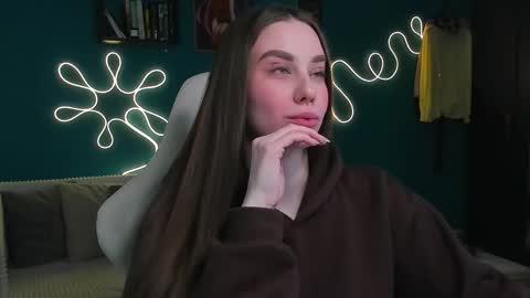 Snapshot of katie_taylorr chatting on April 14, 6:03 pm Katie online show from April 14, 6:03 pm