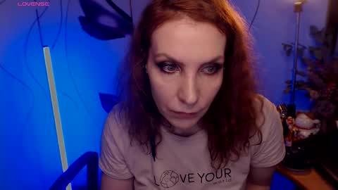 Snapshot of katiejohanson chatting on December 17, 1:55 am Katie online show from December 17, 1:55 am