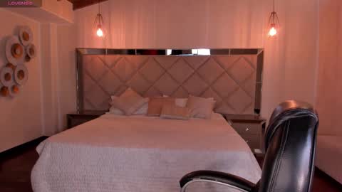 Snapshot of katiestonne chatting on October 1, 2:39 am Kate Stonne online show from October 1, 2:39 am