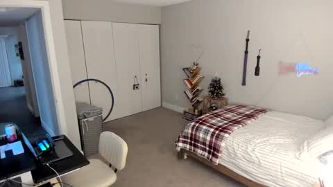 Katie Verona online show from December 9, 3:07 am