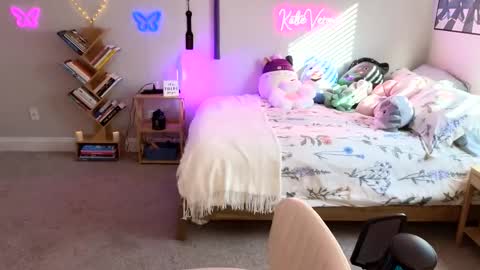 Katie Verona online show from February 7, 9:37 pm