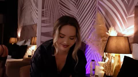 KatJolie online show from October 23, 7:45 pm