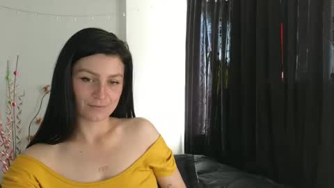 Snapshot of katlopez19 chatting on February 18, 4:37 pm katalina online show from February 18, 4:37 pm