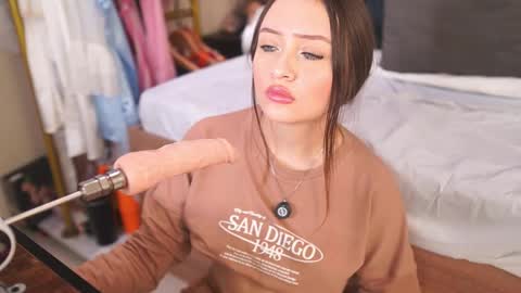 K A T L Y N  online show from October 26, 2:34 pm