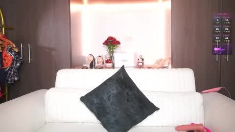 K A T L Y N  online show from January 16, 5:39 pm