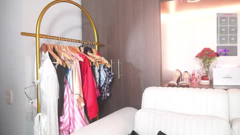 K A T L Y N  online show from January 18, 5:39 pm