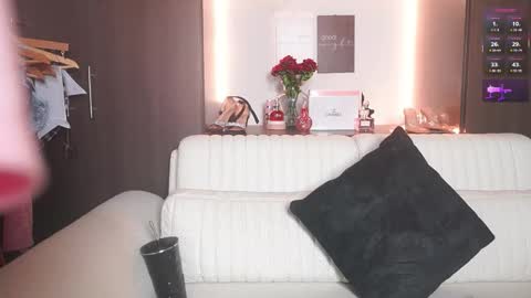 K A T L Y N  online show from February 22, 1:53 pm