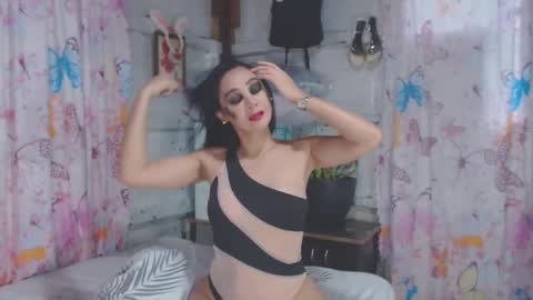 Snapshot of katrinaveronica chatting on December 7, 10:28 pm KatrinaVeronica online show from December 7, 10:28 pm