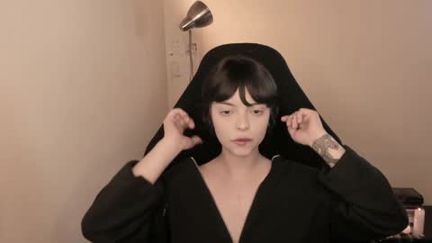 katsuro online show from December 5, 6:22 pm