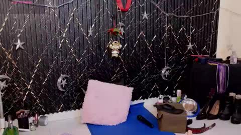 Katt  online show from December 4, 7:33 pm