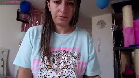 Snapshot of kattie_love chatting on February 18, 2:06 pm kattie online show from February 18, 2:06 pm