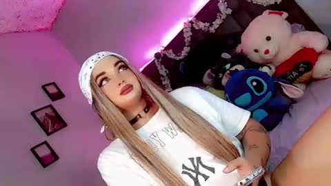 Snapshot of kattie_sweet_ chatting on October 9, 5:05 am kattie_sweet_ online show from October 9, 5:05 am