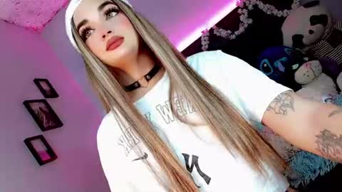 Snapshot of kattie_sweet_ chatting on November 11, 8:20 pm kattie_sweet_ online show from November 11, 8:20 pm