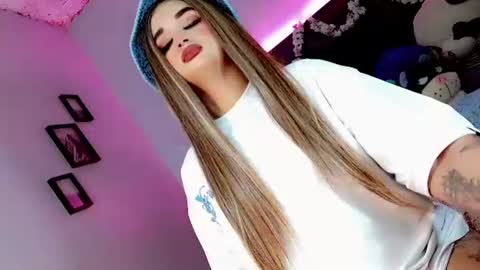 kattie_sweet_ online show from November 12, 1:22 pm