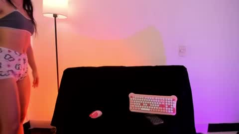 Snapshot of katty__0 chatting on June 17, 2:51 pm katty__0 online show from June 17, 2:51 pm