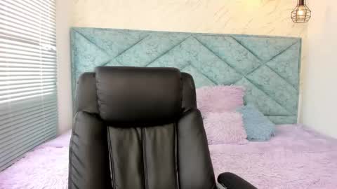 Snapshot of katty_love01 chatting on October 16, 7:04 pm katty_love01 online show from October 16, 7:04 pm
