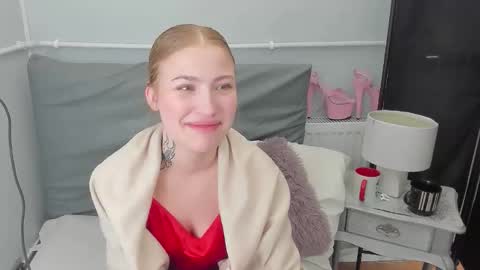 Snapshot of kattyxlovely chatting on February 9, 3:27 pm KattyXLovely online show from February 9, 3:27 pm