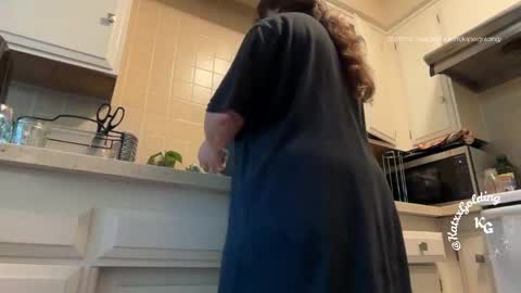 Snapshot of katxxgolding chatting on May 22, 6:46 pm Princesse Kat online show from May 22, 6:46 pm
