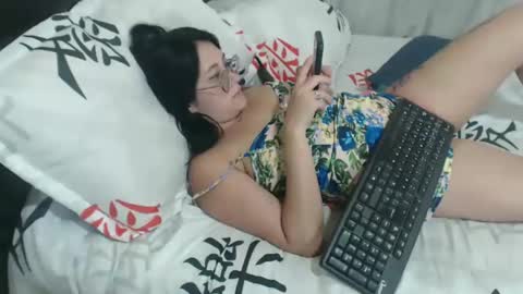 Snapshot of katy_bello chatting on February 15, 9:15 pm katy online show from February 15, 9:15 pm