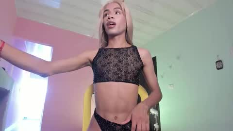 Snapshot of katy_bratz chatting on February 22, 7:01 pm Katy online show from February 22, 7:01 pm