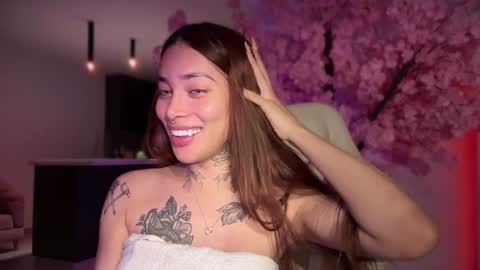 Snapshot of katy_monrroy chatting on February 1, 1:02 am Emily online show from February 1, 1:02 am