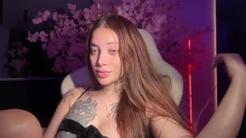 Snapshot of katy_monrroy chatting on February 27, 2:21 am Emily online show from February 27, 2:21 am
