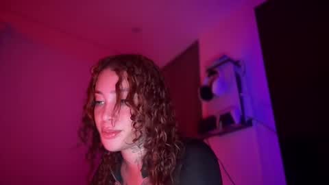 Snapshot of katy_monrroy chatting on October 9, 12:19 am Emily online show from October 9, 12:19 am