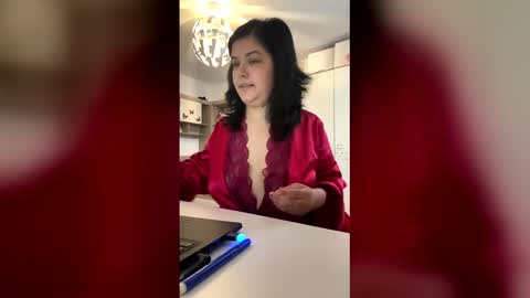 Snapshot of katyasensual95 chatting on April 3, 5:49 am katyasensual95 online show from April 3, 5:49 am